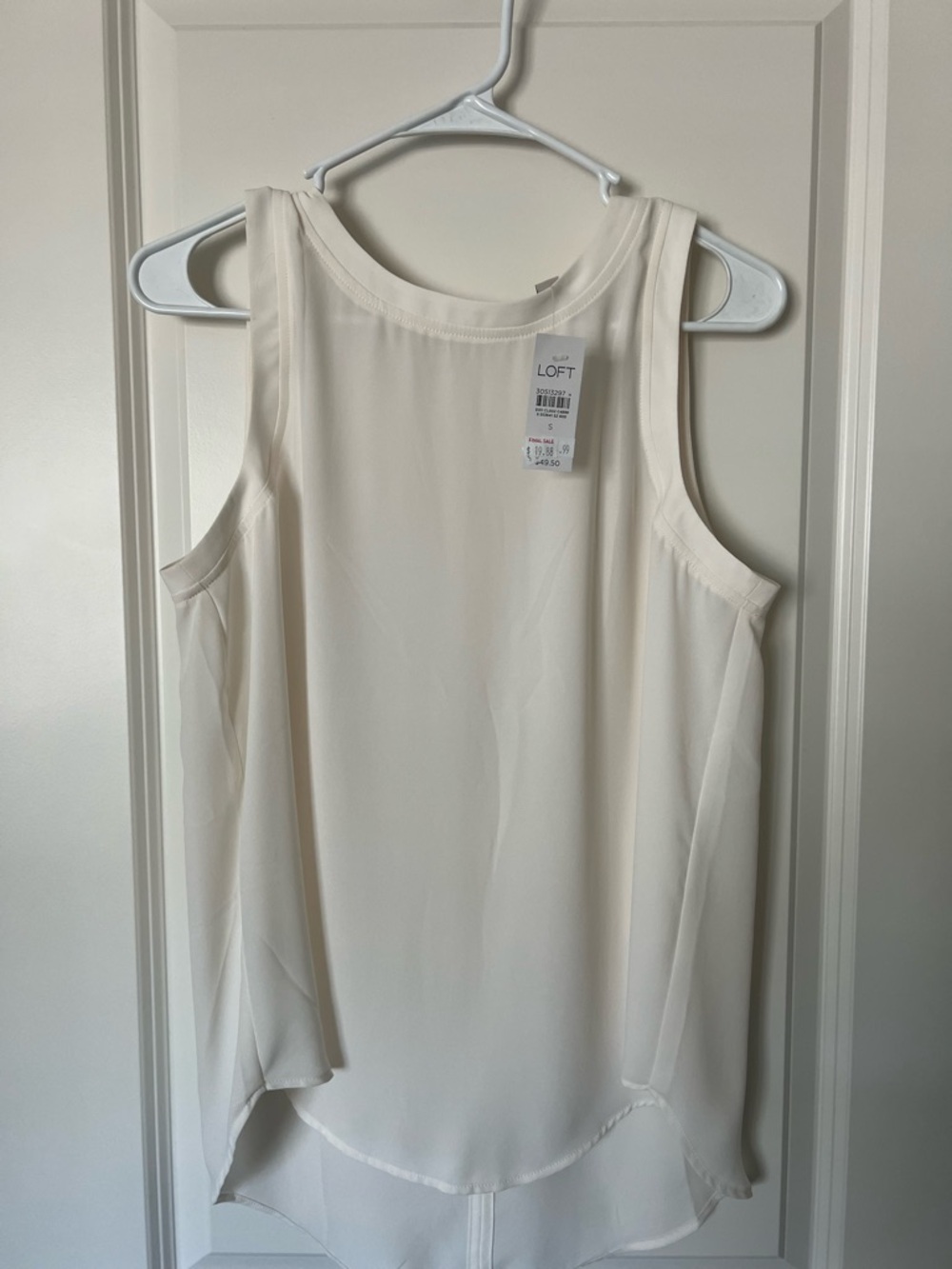 LOFT Cream Sleeveless Scoop Neck Blouse
